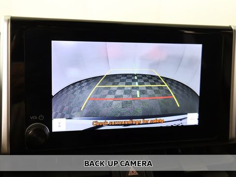 Used 2025 Toyota RAV4 LE AWD/4WD image 4