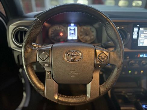 Used 2016 Toyota Tacoma TRD Sport image 21