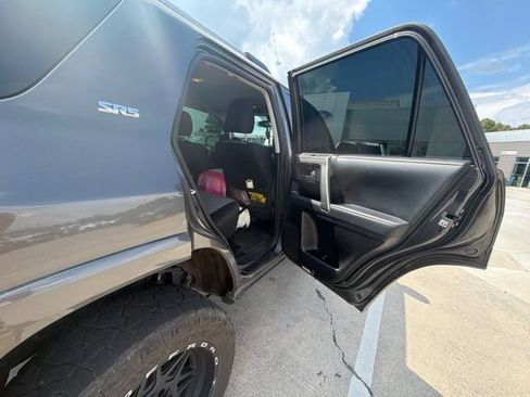Used 2020 Toyota 4Runner SR5 AWD/4WD image 34