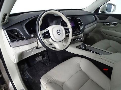 Used 2023 Volvo XC90 B6 Plus image 24