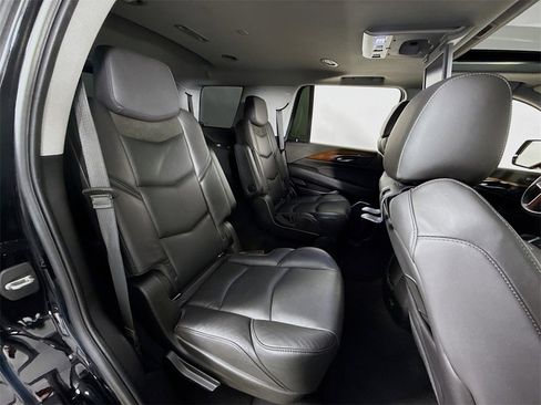 Used 2019 Cadillac Escalade Premium Luxury image 32