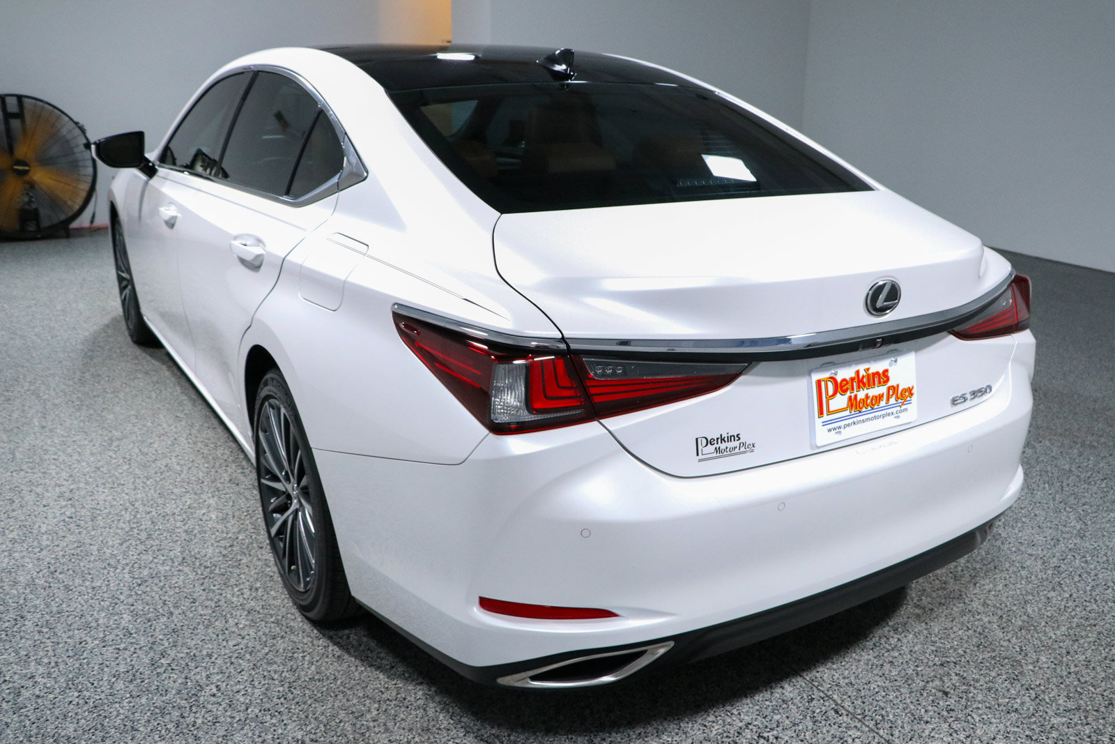 Used 2024 Lexus ES 350 w/ Premium Package FWD image 9