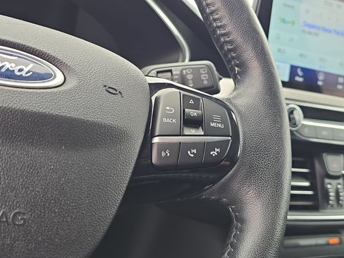 Used 2021 Ford Escape Titanium image 27