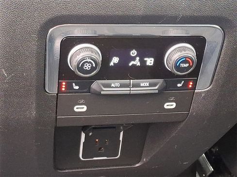 Used 2023 Chevrolet Tahoe Z71 w/ Luxury Package image 12