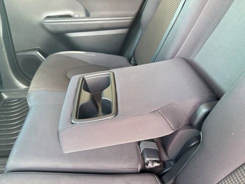 Used 2020 Toyota Highlander LE image 38