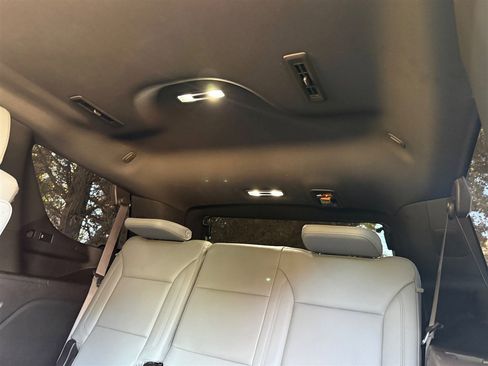Used 2022 Chevrolet Tahoe Z71 w/ Luxury Package AWD/4WD image 56