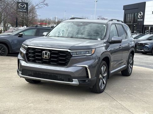 Used 2025 Honda Pilot Touring image 11