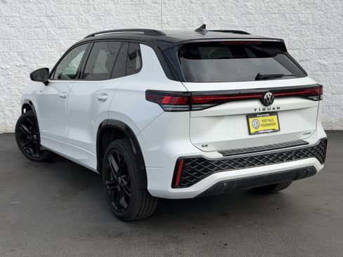 Used 2025 Volkswagen Tiguan SE R-Line AWD/4WD image 6