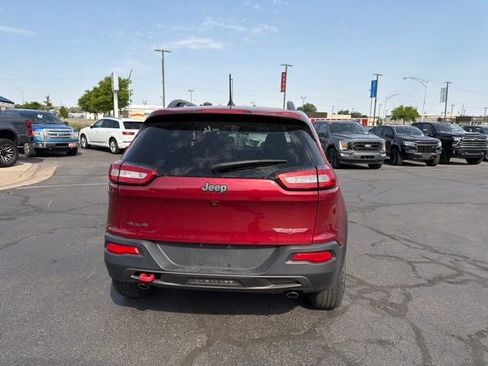 Used 2016 Jeep Cherokee Trailhawk w/ Cold Weather Group AWD/4WD image 8
