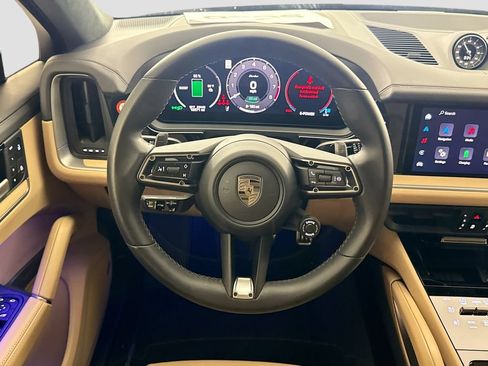 Used 2025 Porsche Cayenne Turbo AWD/4WD image 11