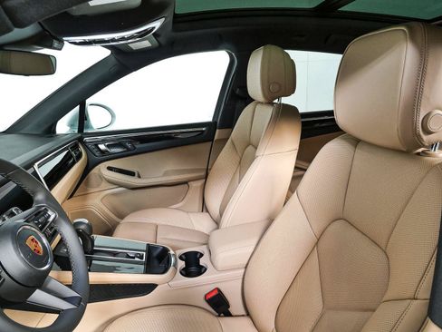 Certified 2026 Porsche Macan Turbo AWD/4WD image 5