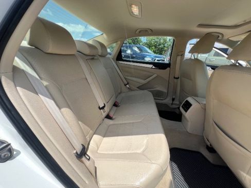 Used 2013 Volkswagen Passat TDI SE FWD image 12