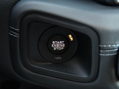 Used 2025 Jeep Wrangler Unlimited Sahara AWD/4WD image 30