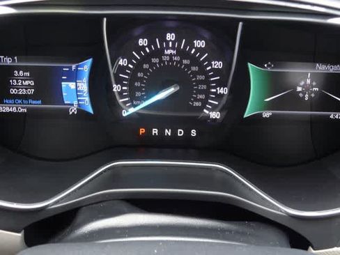 Used 2018 Ford Fusion SE w/ Fusion SE Technology Package FWD image 21