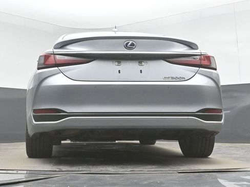 Used 2022 Lexus ES 300h Ultra Luxury w/ Accessory Package 2 FWD image 32