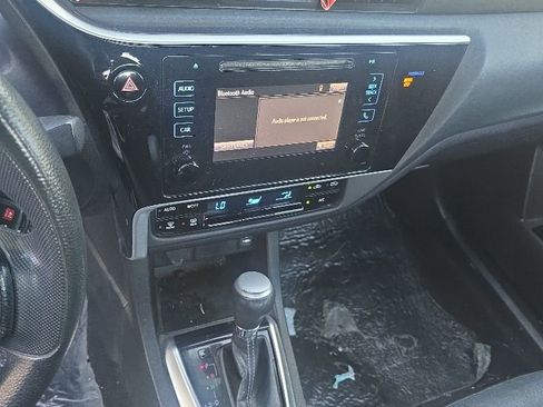 Used 2018 Toyota Corolla LE FWD image 4