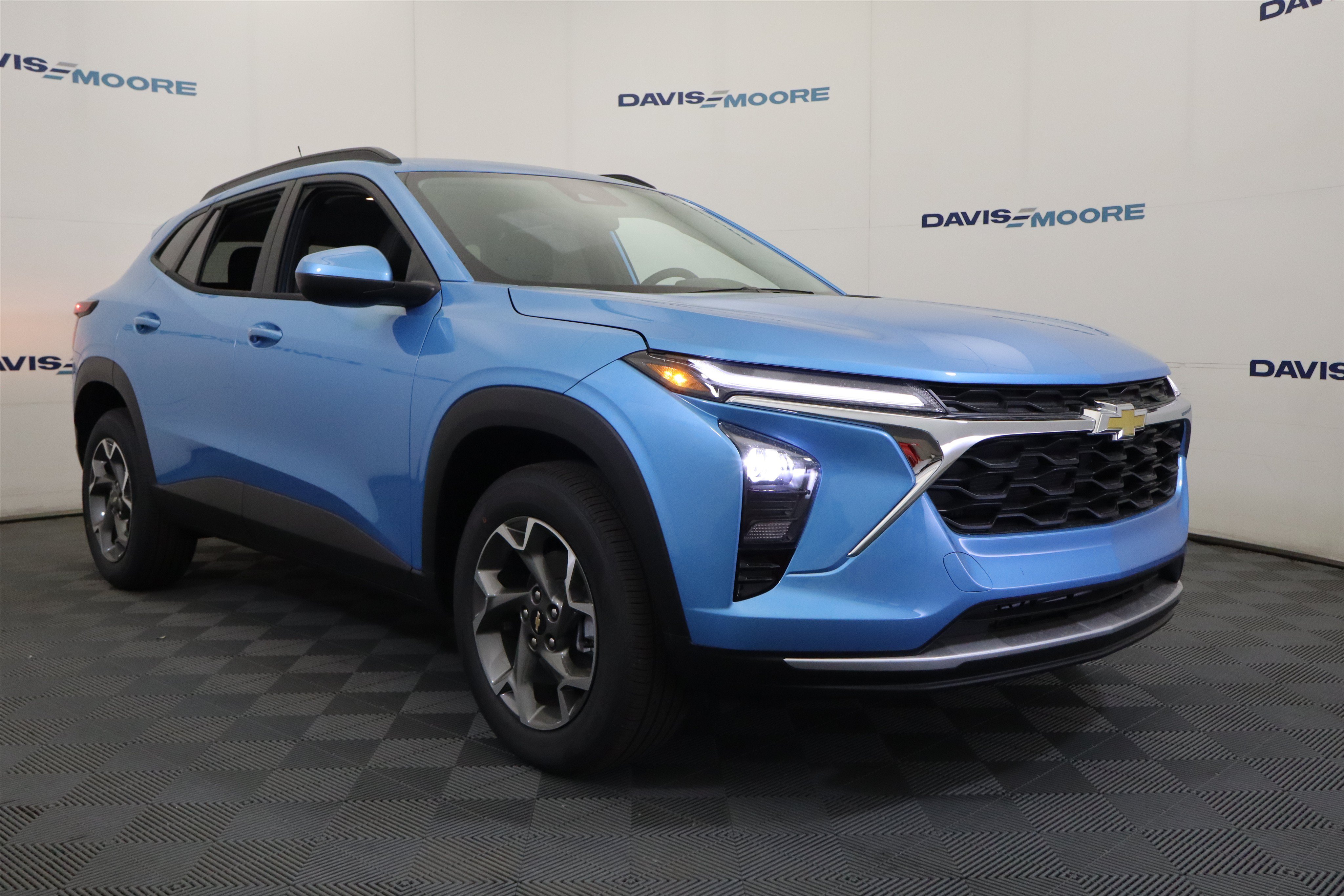 New 2026 Chevrolet Trax LT w/ Driver Confidence Package FWD image 3