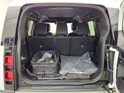 Used 2023 Land Rover Defender 110 X-Dynamic SE AWD/4WD image 23