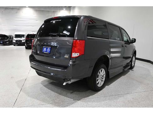 Used 2019 Dodge Grand Caravan SXT FWD image 6