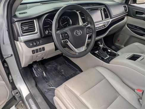 Used 2016 Toyota Highlander Limited w/ Driver Technology Package AWD/4WD image 8