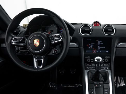 Certified 2025 Porsche 718 Cayman S RWD image 16