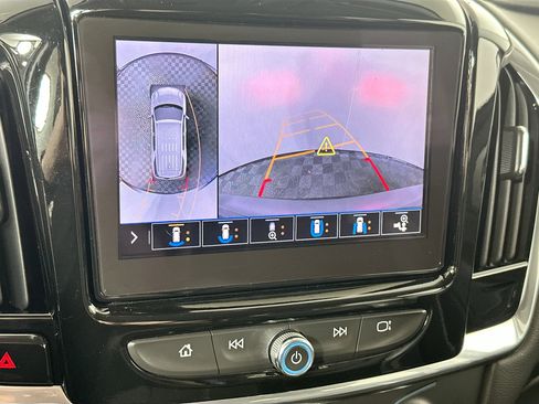 Used 2020 Chevrolet Traverse LT w/ LT Premium Package AWD/4WD image 14