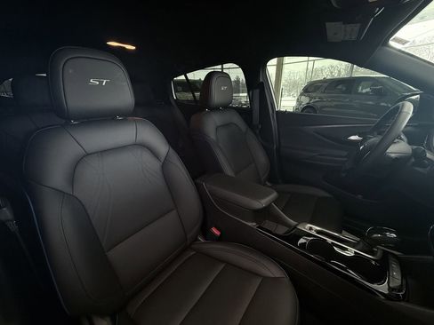 Used 2025 Buick Envista Sport Touring w/ Convenience I Package image 36