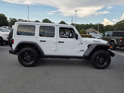 Used 2024 Jeep Wrangler Sport AWD/4WD image 12