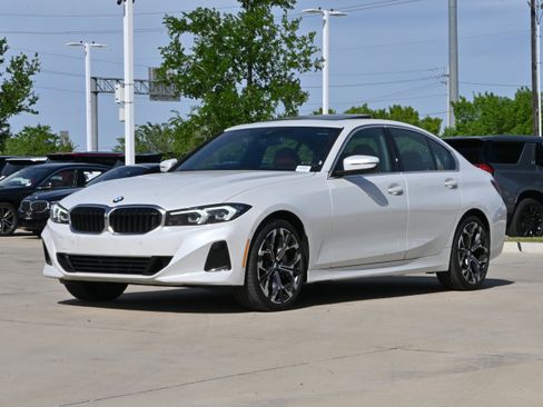 Certified 2025 BMW 330i Sedan RWD image 3