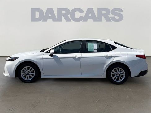 Used 2025 Toyota Camry LE image 4