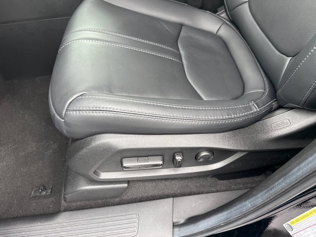 Certified 2026 Honda Pilot Touring image 12