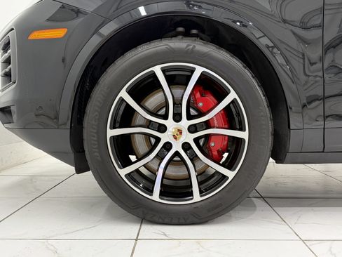 Certified 2024 Porsche Cayenne S AWD/4WD image 16