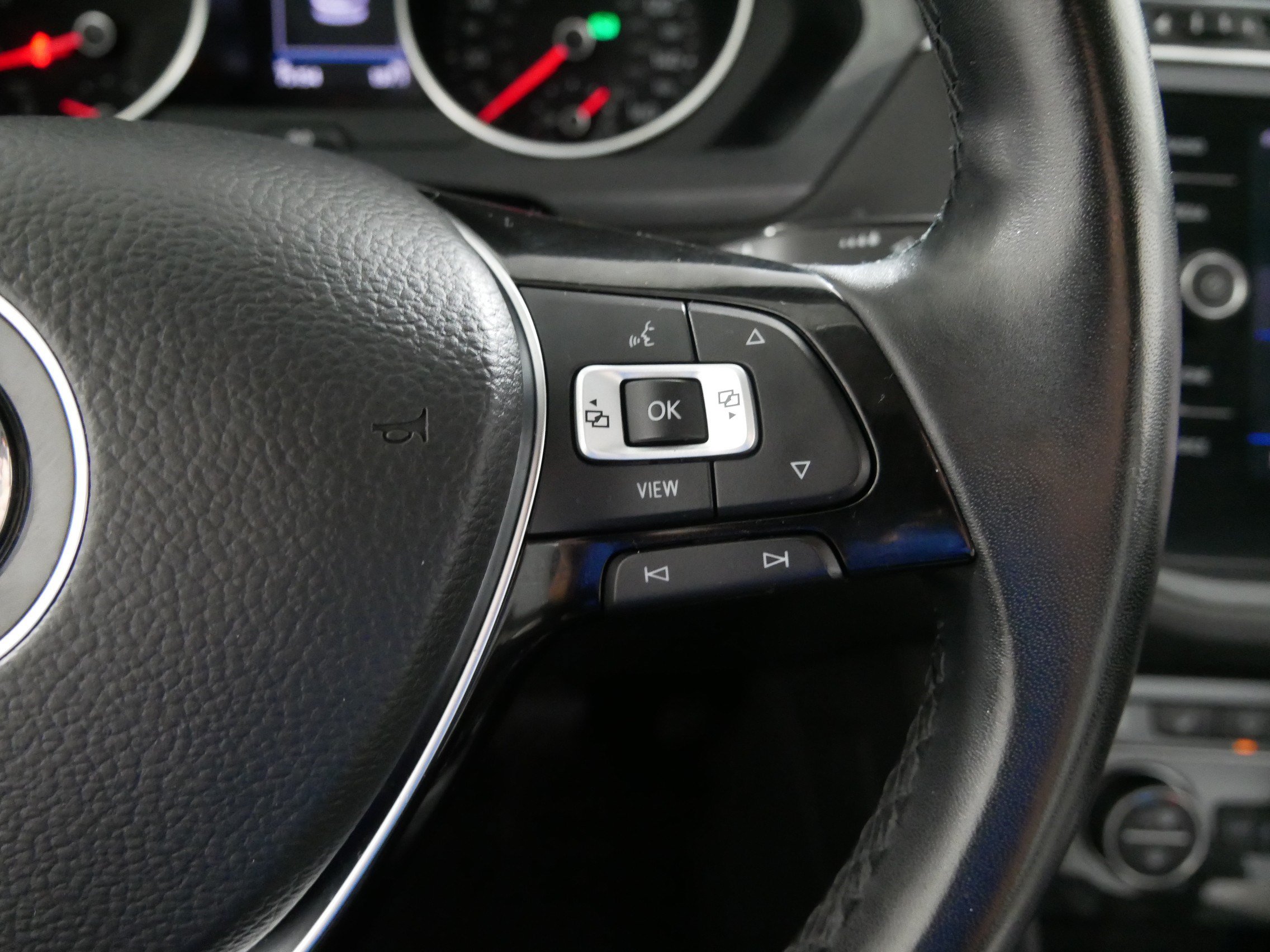 Used 2019 Volkswagen Tiguan SE AWD/4WD image 28