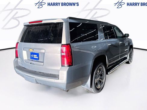 Used 2018 Chevrolet Suburban LT w/ LT Signature Package AWD/4WD image 10