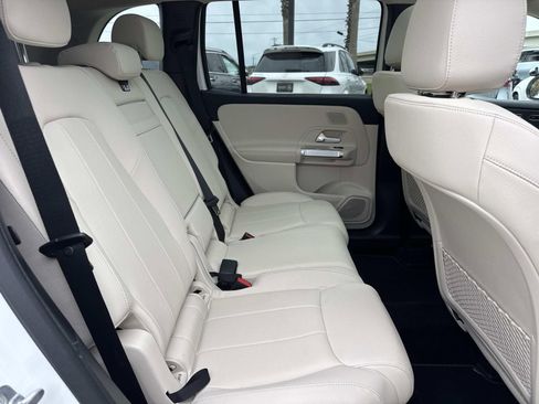 Used 2026 Mercedes-Benz GLB 250 image 9