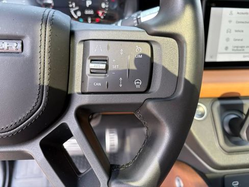 Used 2022 Land Rover Defender 90 X AWD/4WD image 17