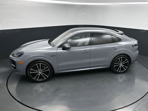 New 2026 Porsche Cayenne Turbo AWD/4WD image 16