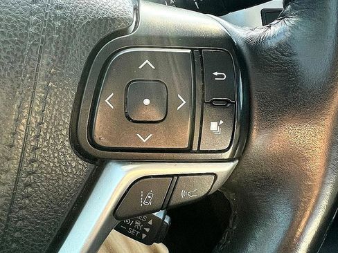 Used 2019 Toyota Highlander XLE image 17