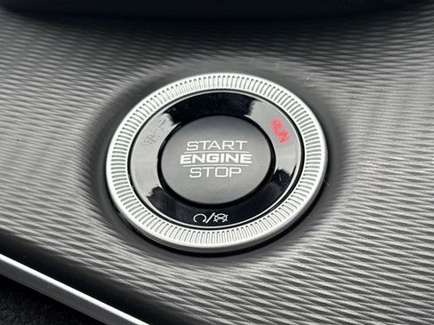 New 2025 Jeep Grand Cherokee Altitude image 32