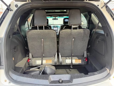 Used 2014 Ford Explorer XLT w/ Equipment Group 202A AWD/4WD image 22