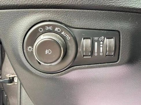 Used 2021 Jeep Compass Latitude w/ Sun and Sound Group FWD image 17