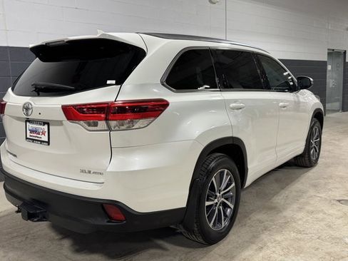 Used 2018 Toyota Highlander XLE image 18
