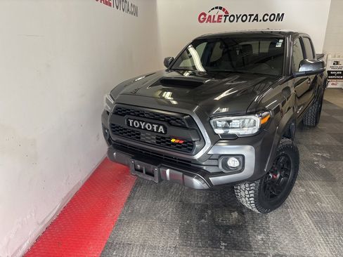 Used 2022 Toyota Tacoma TRD Sport image 2