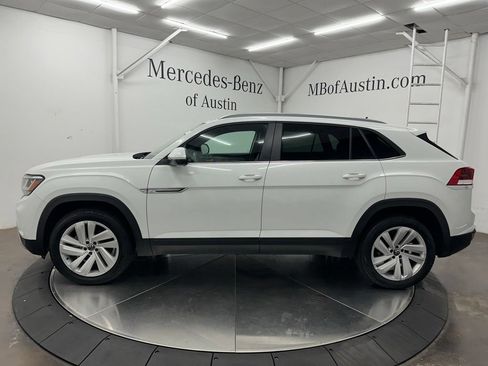 Used 2021 Volkswagen Atlas Cross Sport SE w/ Panoramic Sunroof Package AWD/4WD image 2