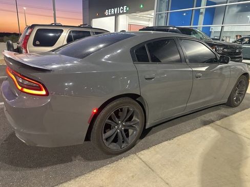 Used 2018 Dodge Charger SXT w/ Blacktop Package image 3
