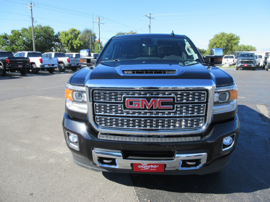 Used 2019 GMC Sierra 2500 Denali w/ Duramax Plus Package AWD/4WD image 13