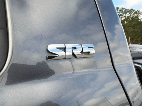 Used 2018 Toyota Tundra SR5 w/ SR5 Upgrade Package image 9