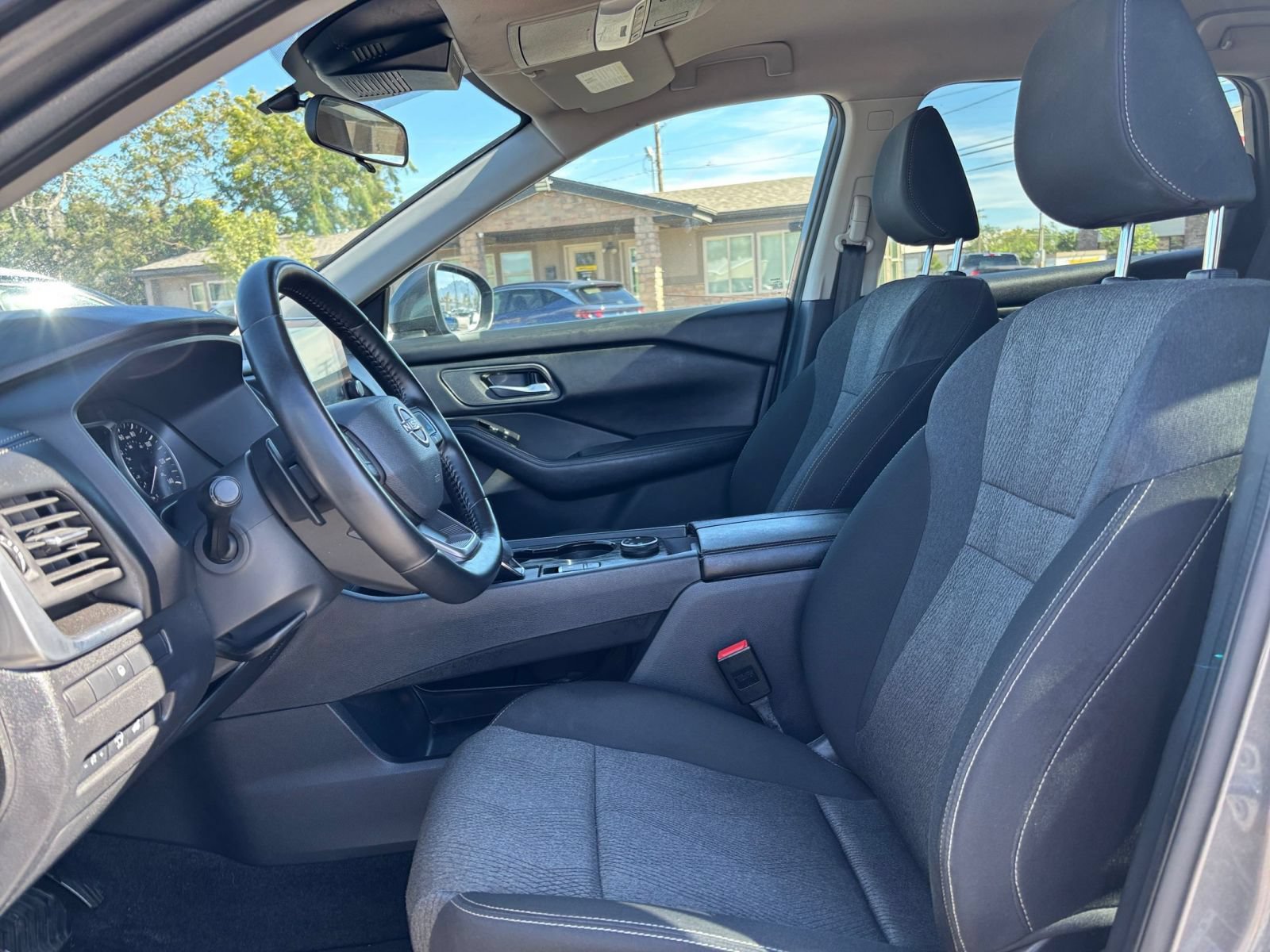 Used 2025 Nissan Rogue SV AWD/4WD image 28
