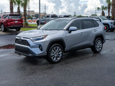 Used 2024 Toyota RAV4 XLE Premium FWD image 7