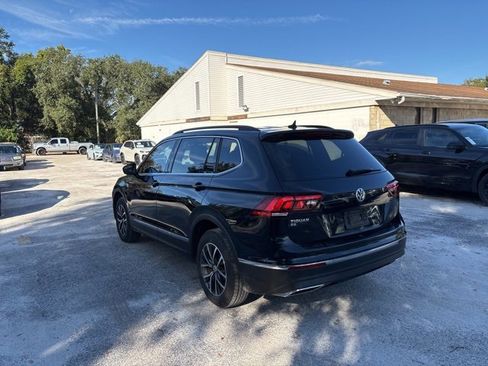 Used 2020 Volkswagen Tiguan SE w/ Panoramic Sunroof Package image 3